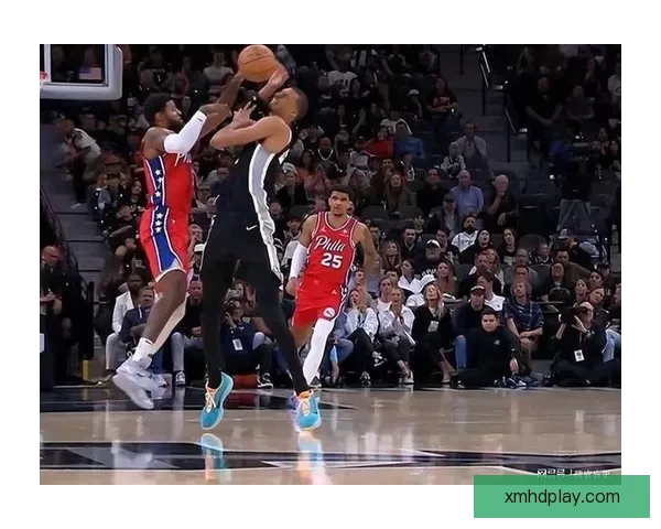 全队起立为卡斯尔庆祝三双创四项纪录 比肩邓肯19年 文班称其本就优秀